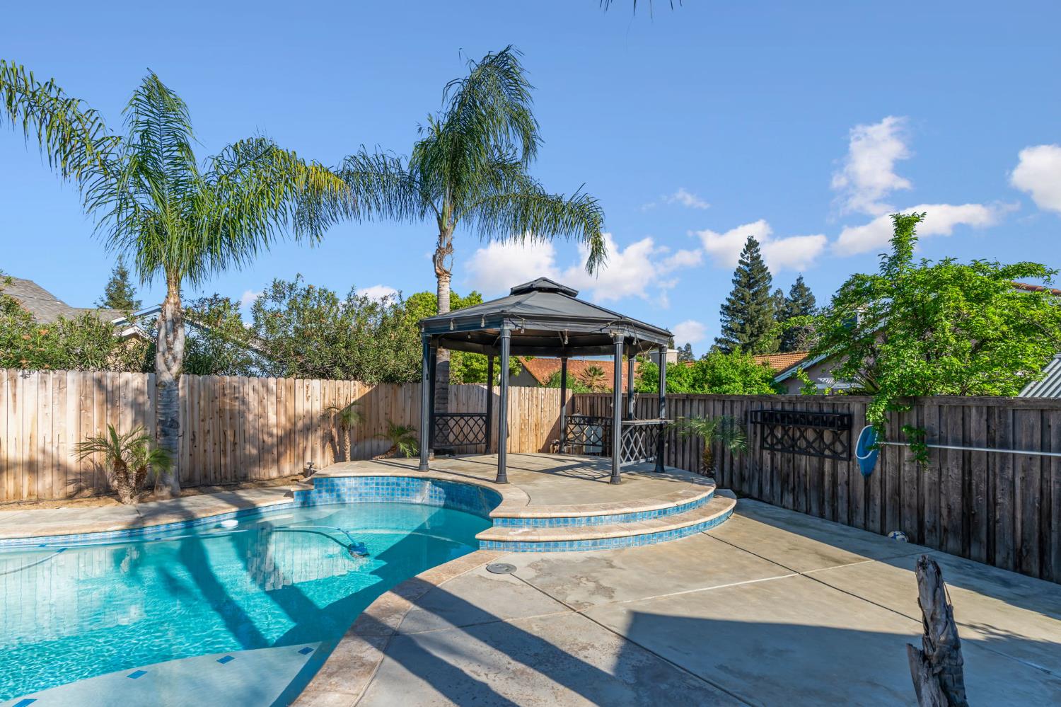 6704 N Lola Ave, Fresno, CA 93722