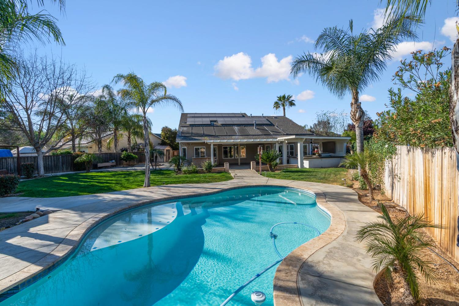 6704 N Lola Ave, Fresno, CA 93722