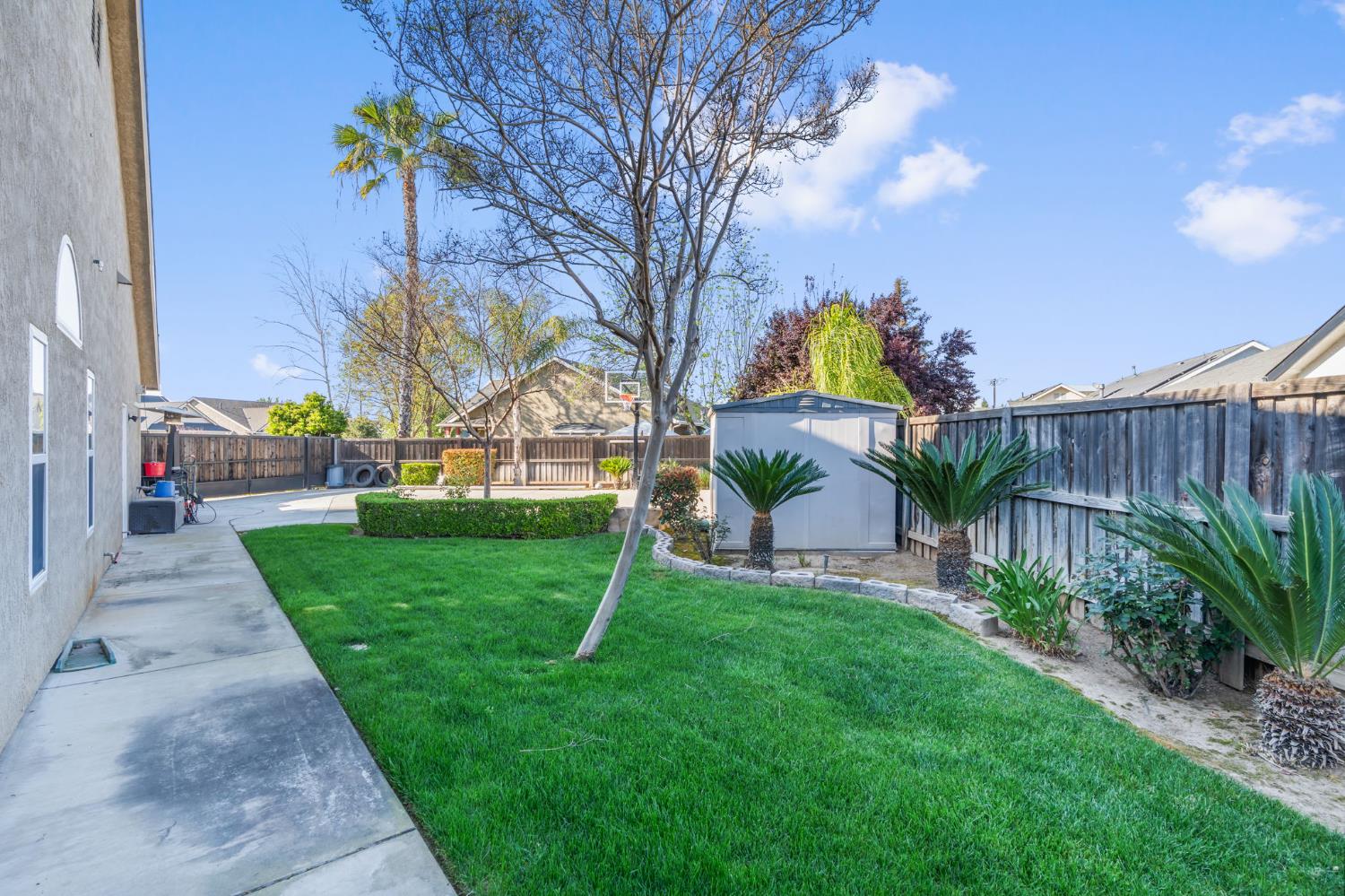 6704 N Lola Ave, Fresno, CA 93722