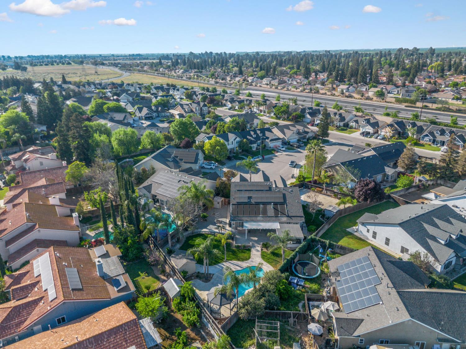 6704 N Lola Ave, Fresno, CA 93722