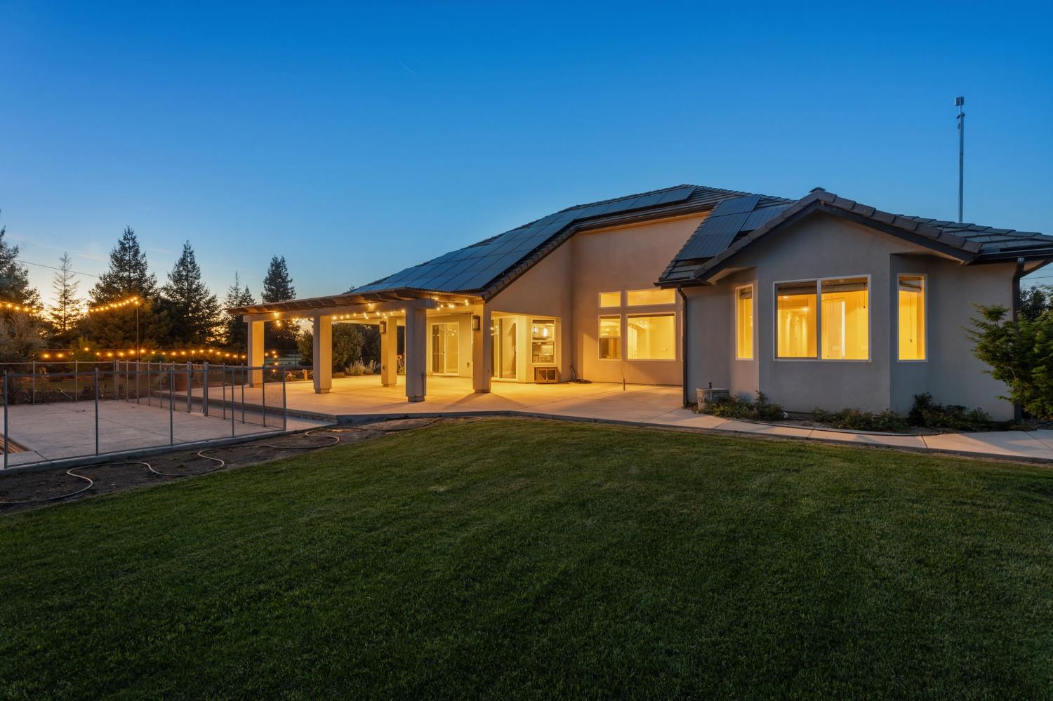 5675 Boston Ave, Kingsburg, CA 93631