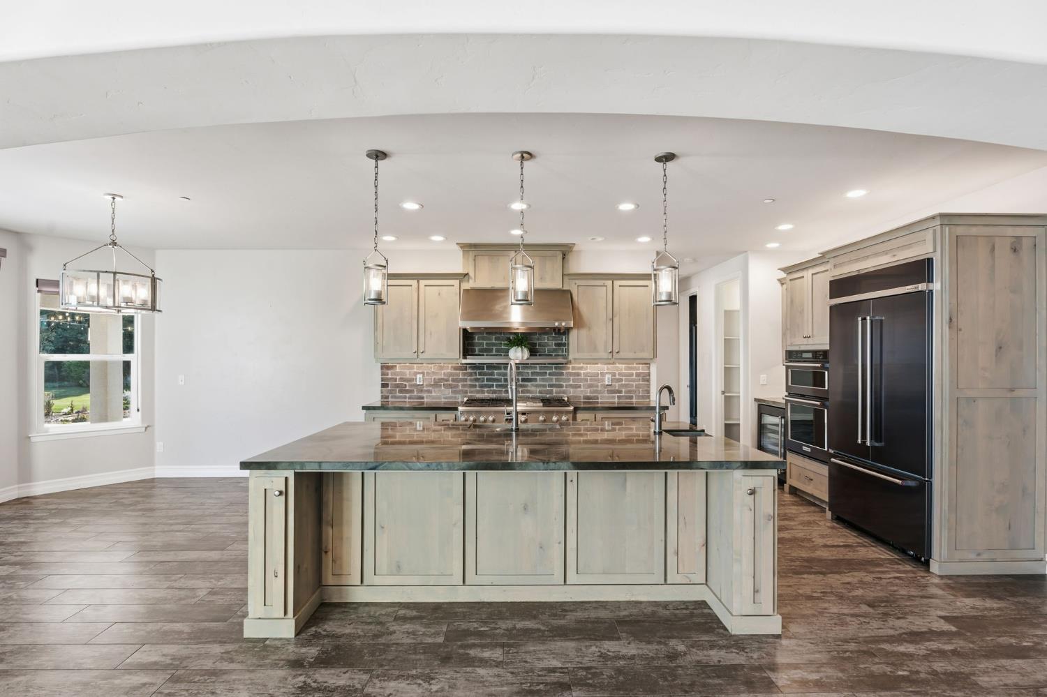 5675 Boston Ave, Kingsburg, CA 93631