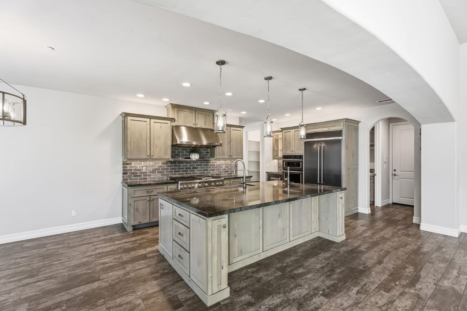 5675 Boston Ave, Kingsburg, CA 93631