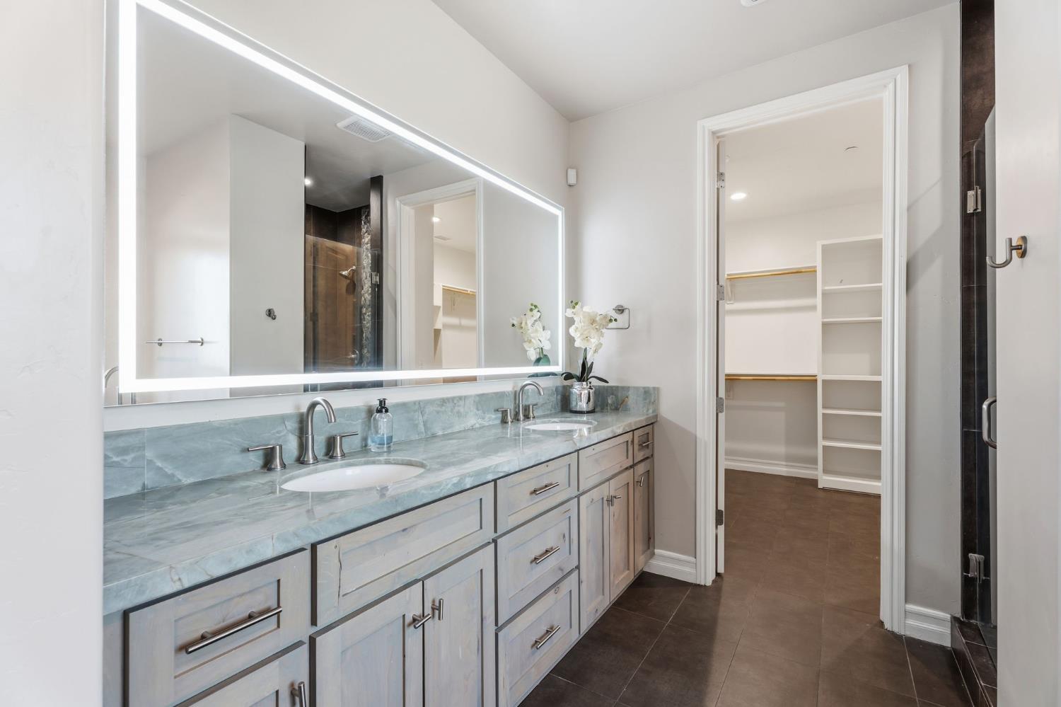 5675 Boston Ave, Kingsburg, CA 93631