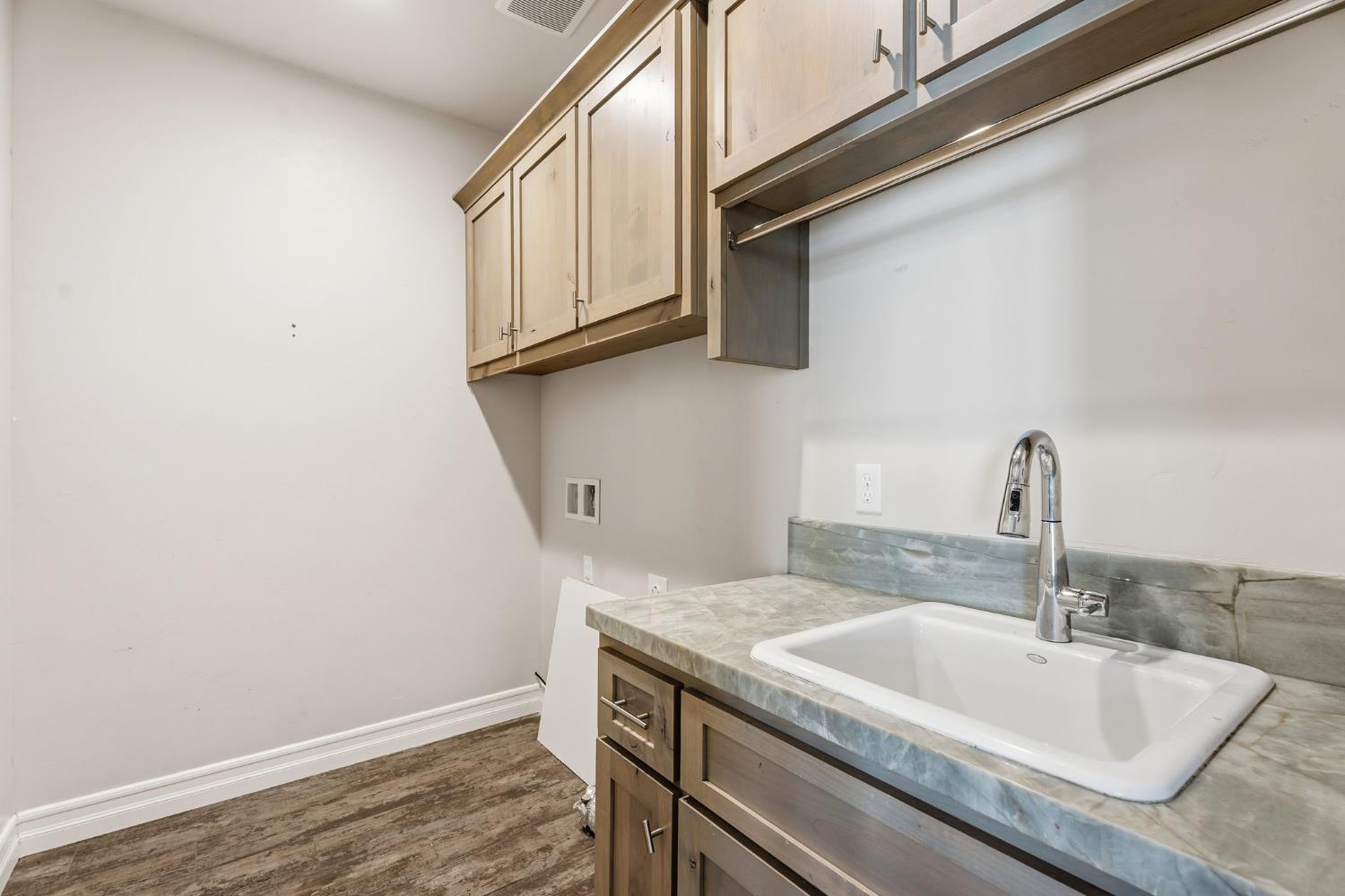 5675 Boston Ave, Kingsburg, CA 93631