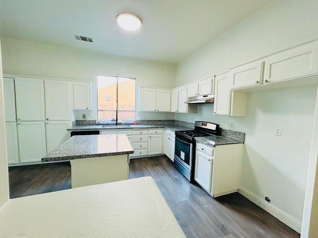 5260 E Wildflower Ln, Fresno, CA 93725