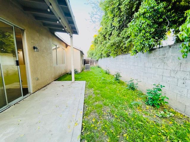 5260 E Wildflower Ln, Fresno, CA 93725