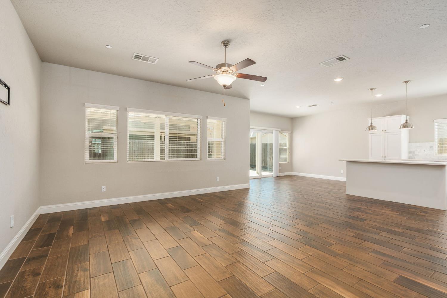 4172 Rialto Ave, Clovis, CA 93619