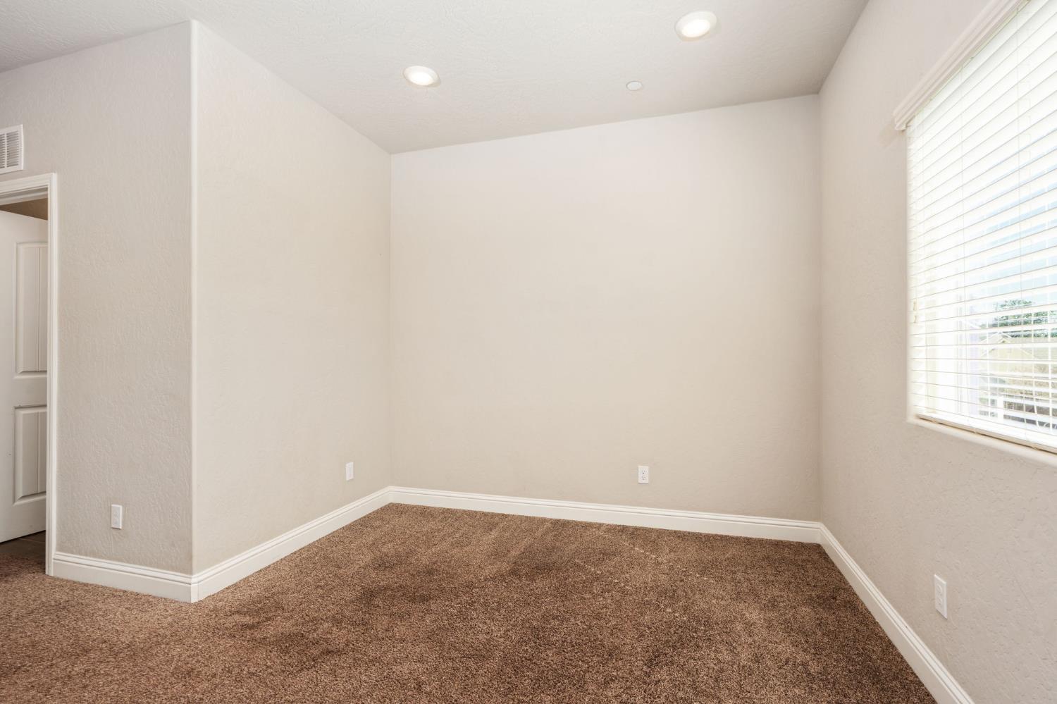 4172 Rialto Ave, Clovis, CA 93619