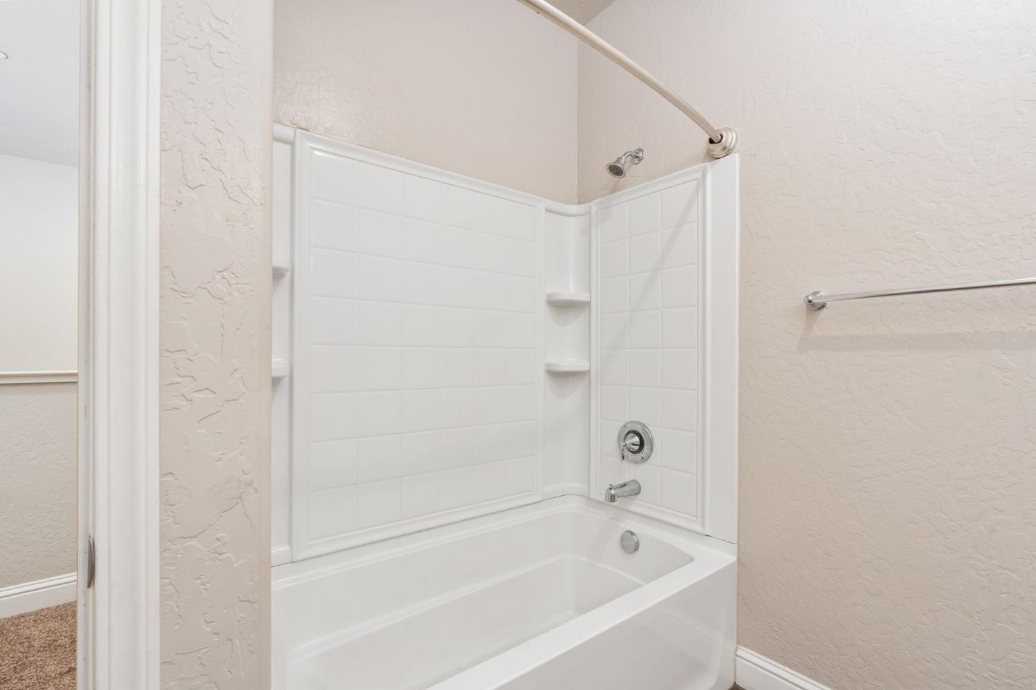 4172 Rialto Ave, Clovis, CA 93619