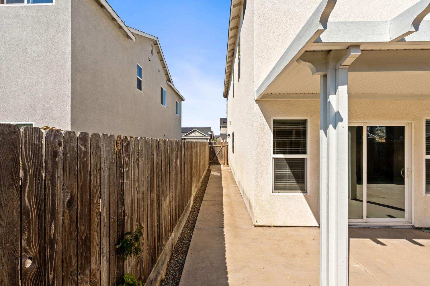 4172 Rialto Ave, Clovis, CA 93619