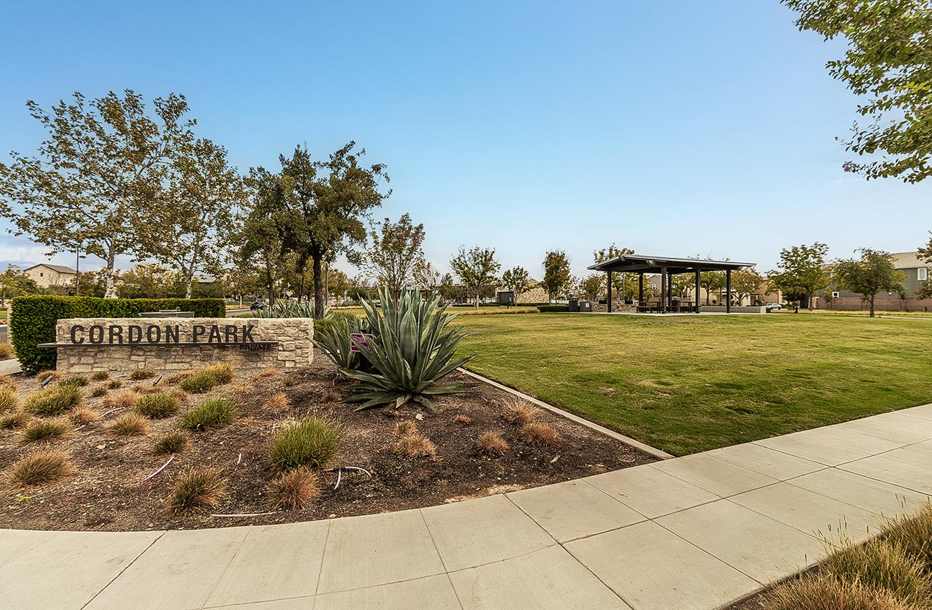 4254 Oak Knoll Rd, Madera, CA 93636