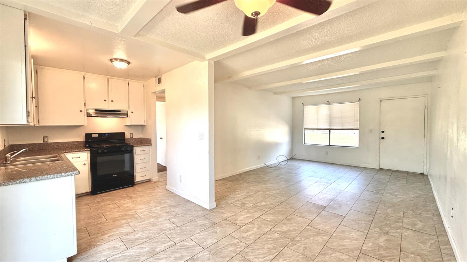 880 Greenfield Ave #E, Hanford, CA 93230