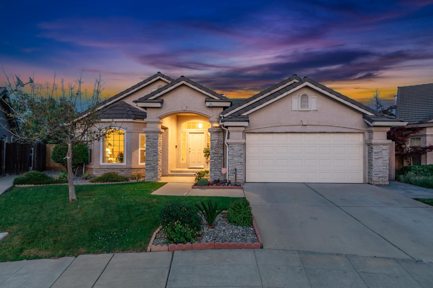 2995 E Pryor Dr, Fresno, CA 93720