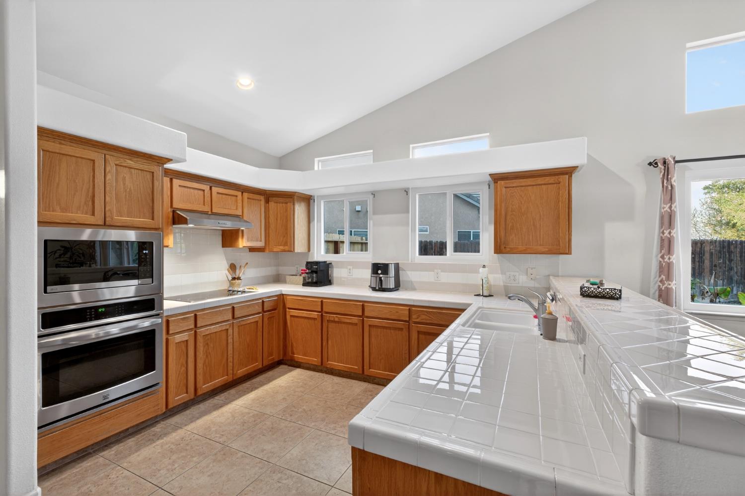 2995 E Pryor Dr, Fresno, CA 93720