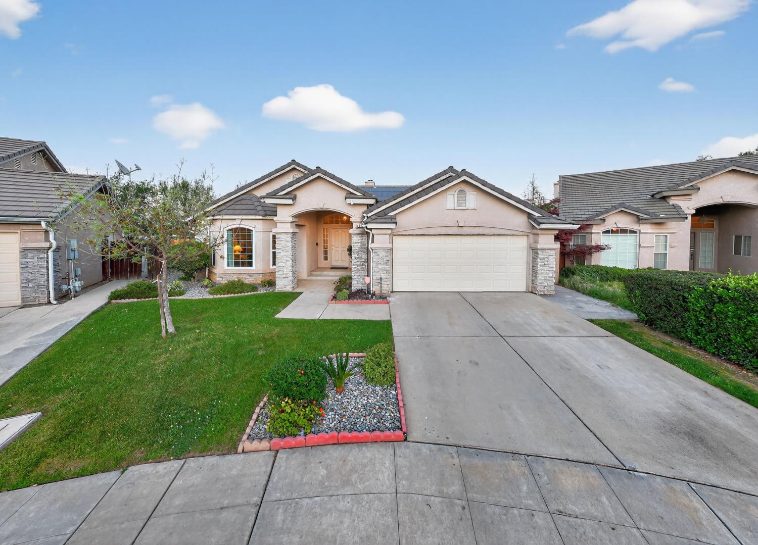 2995 E Pryor Dr, Fresno, CA 93720