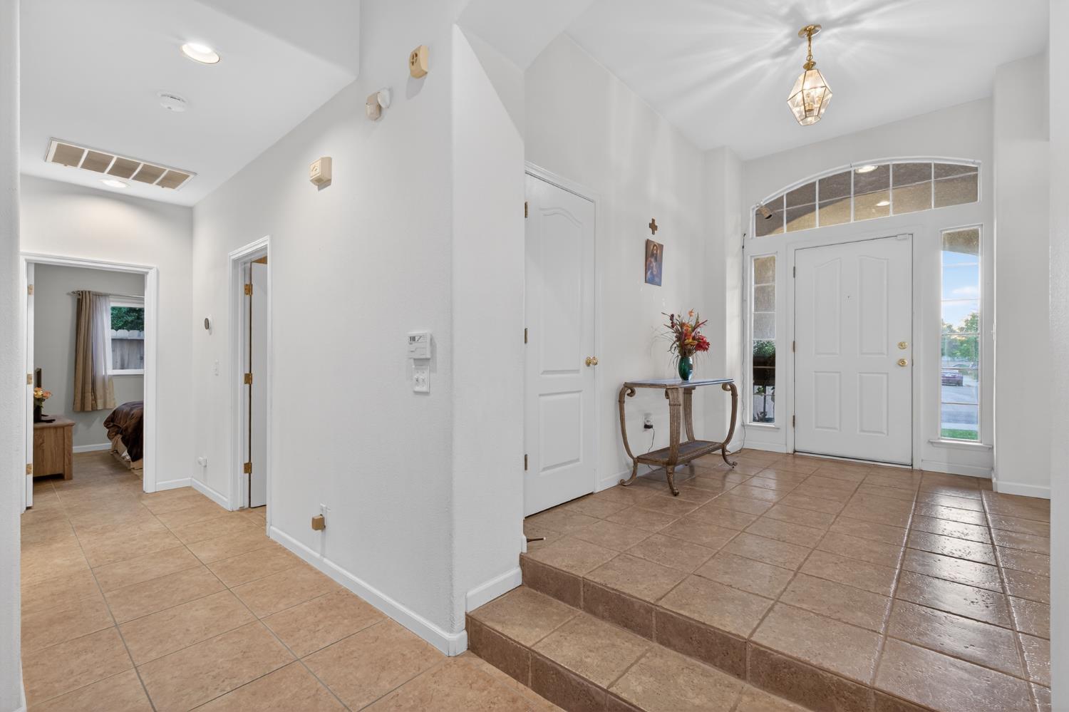 2995 E Pryor Dr, Fresno, CA 93720