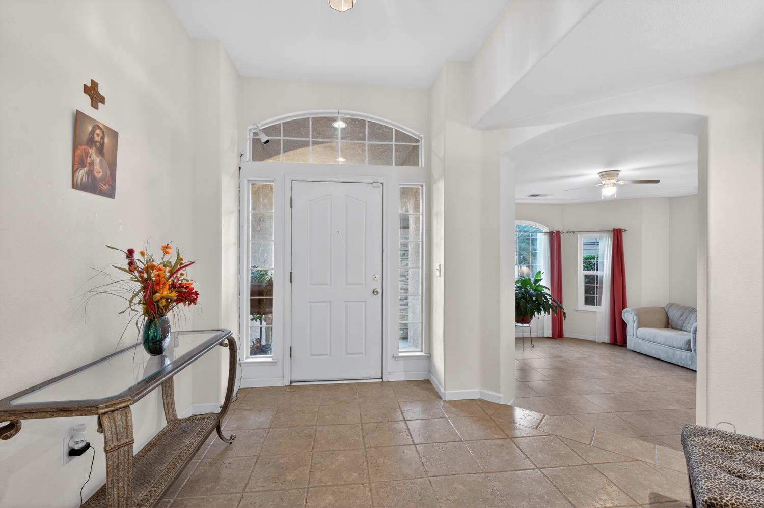 2995 E Pryor Dr, Fresno, CA 93720