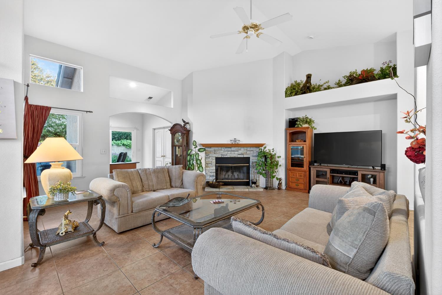 2995 E Pryor Dr, Fresno, CA 93720