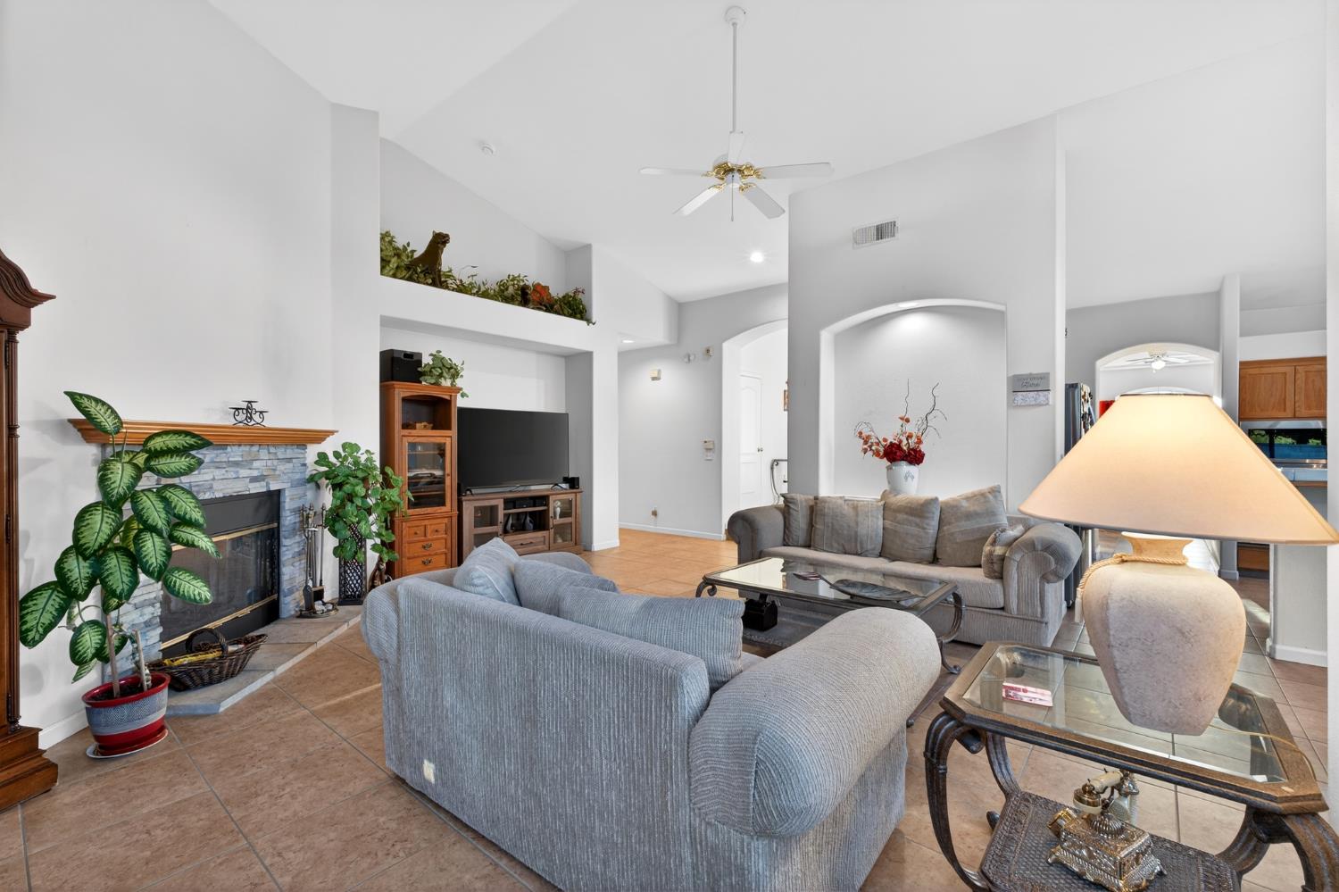 2995 E Pryor Dr, Fresno, CA 93720