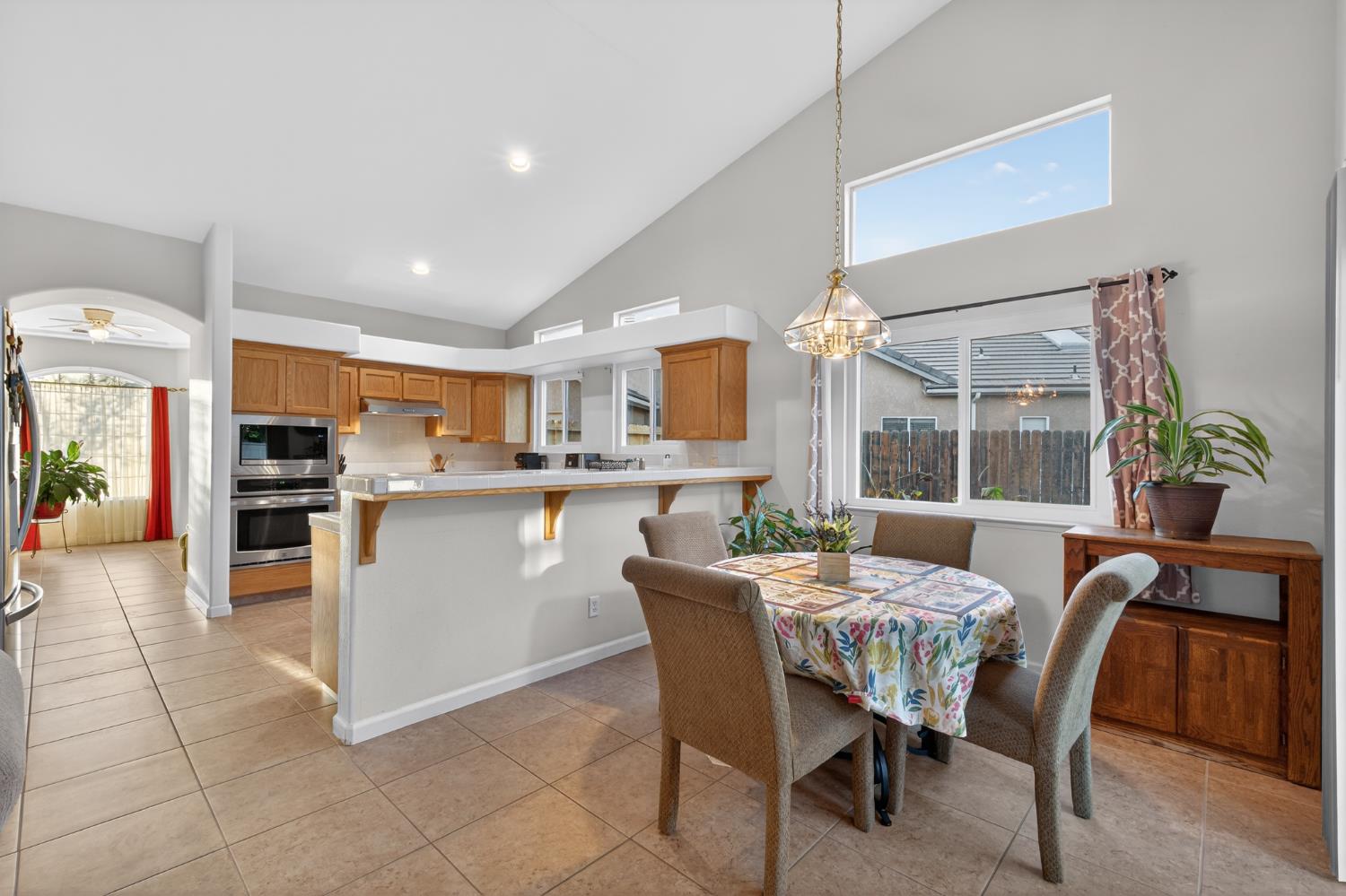 2995 E Pryor Dr, Fresno, CA 93720