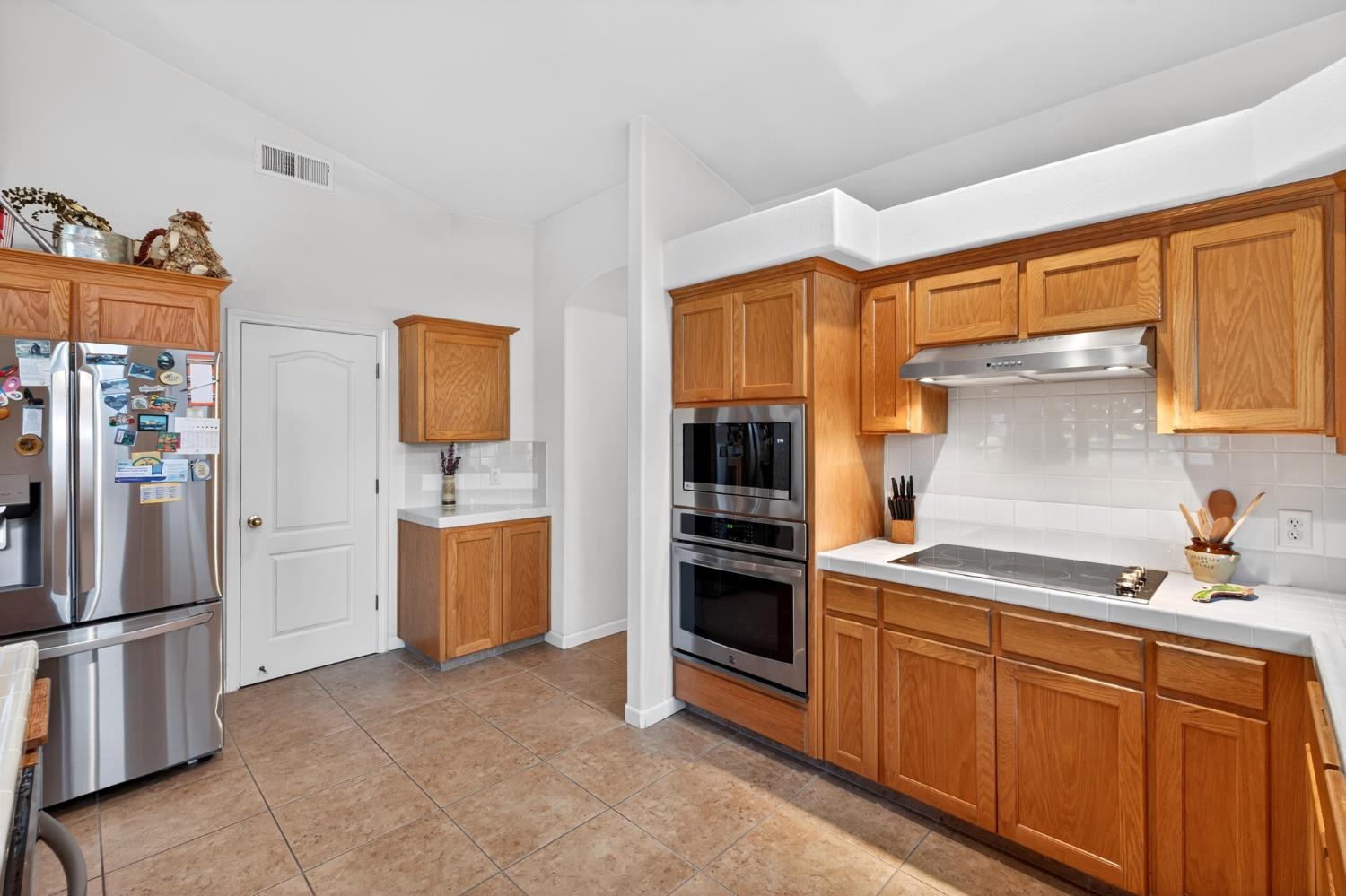 2995 E Pryor Dr, Fresno, CA 93720