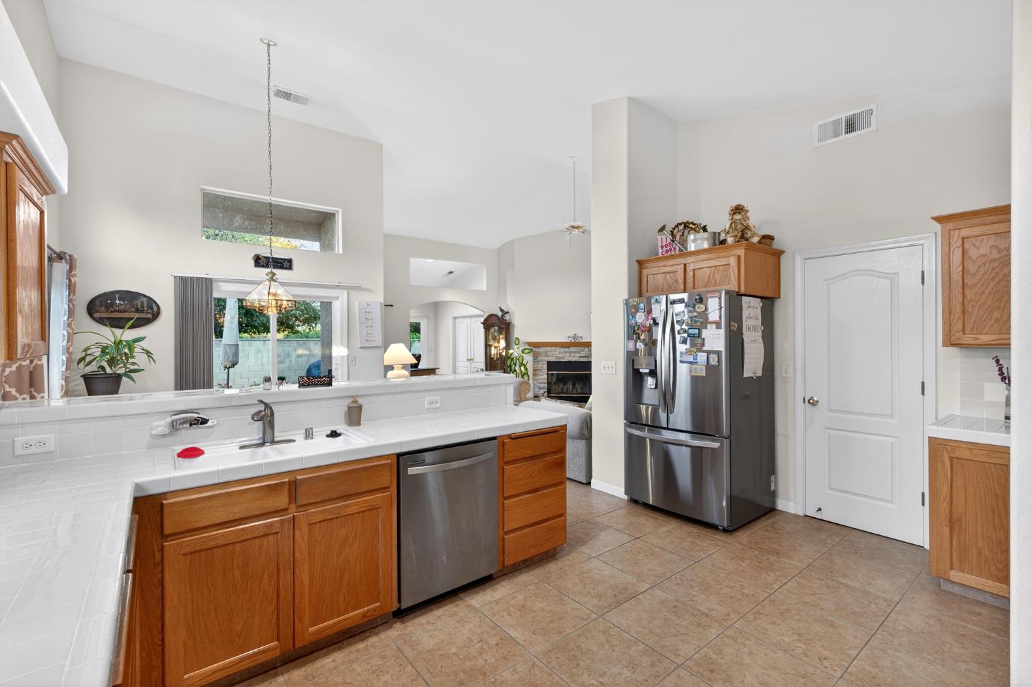 2995 E Pryor Dr, Fresno, CA 93720