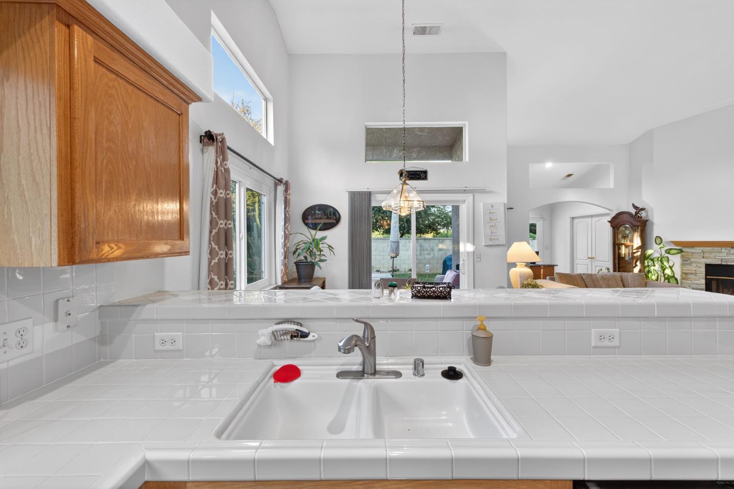 2995 E Pryor Dr, Fresno, CA 93720