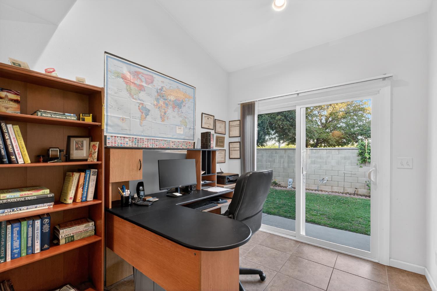 2995 E Pryor Dr, Fresno, CA 93720