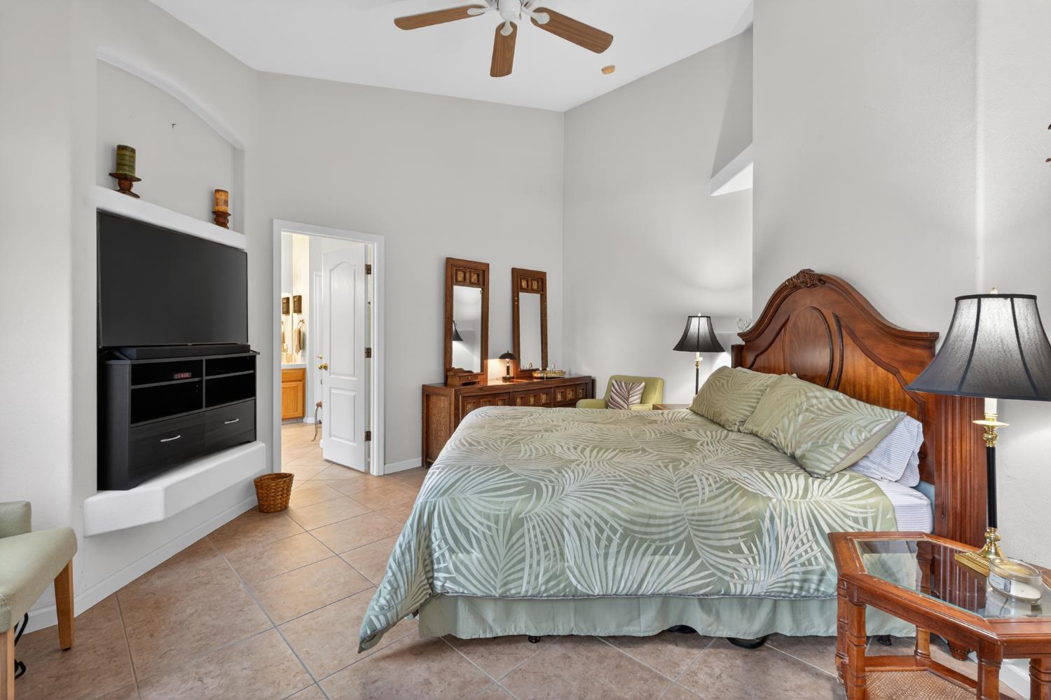 2995 E Pryor Dr, Fresno, CA 93720