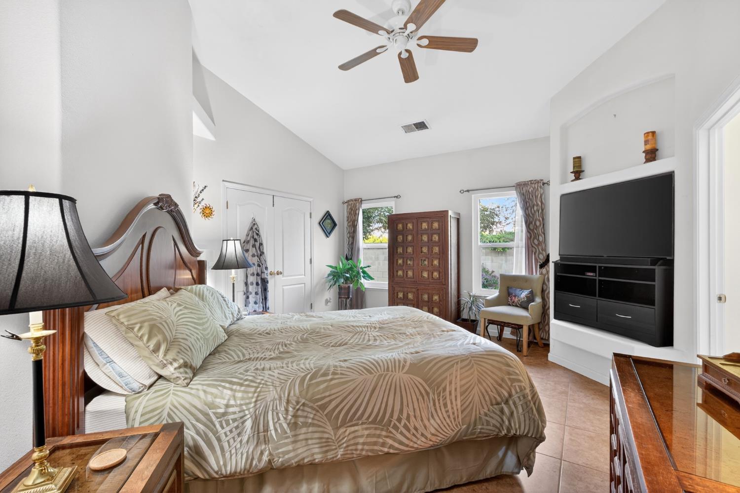 2995 E Pryor Dr, Fresno, CA 93720