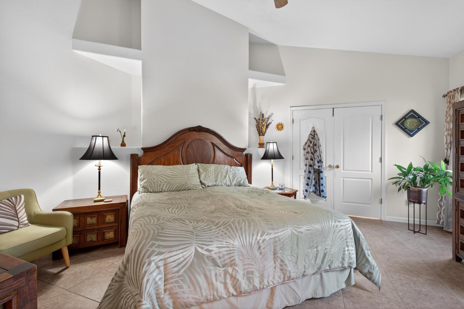 2995 E Pryor Dr, Fresno, CA 93720