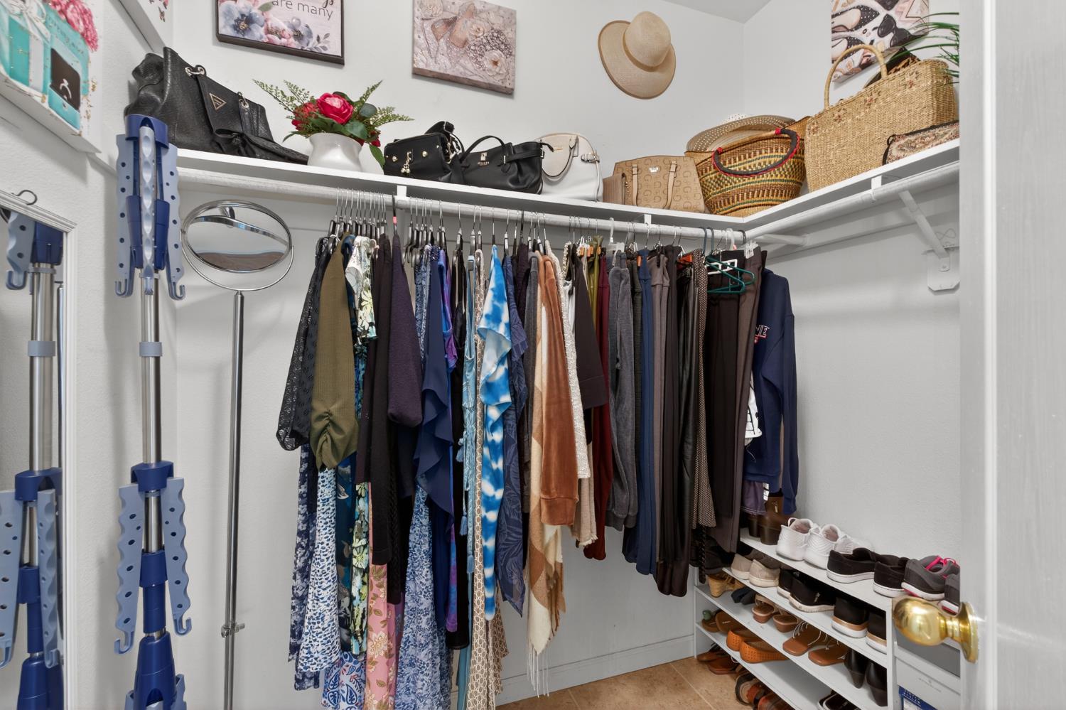 2995 E Pryor Dr, Fresno, CA 93720