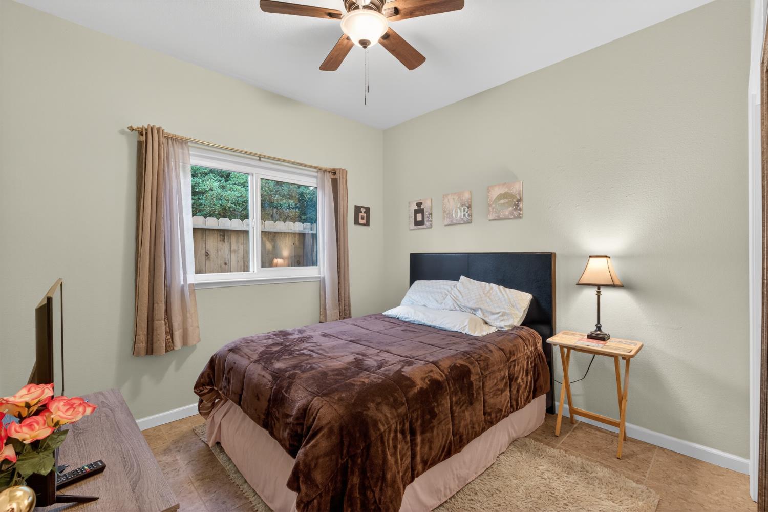 2995 E Pryor Dr, Fresno, CA 93720