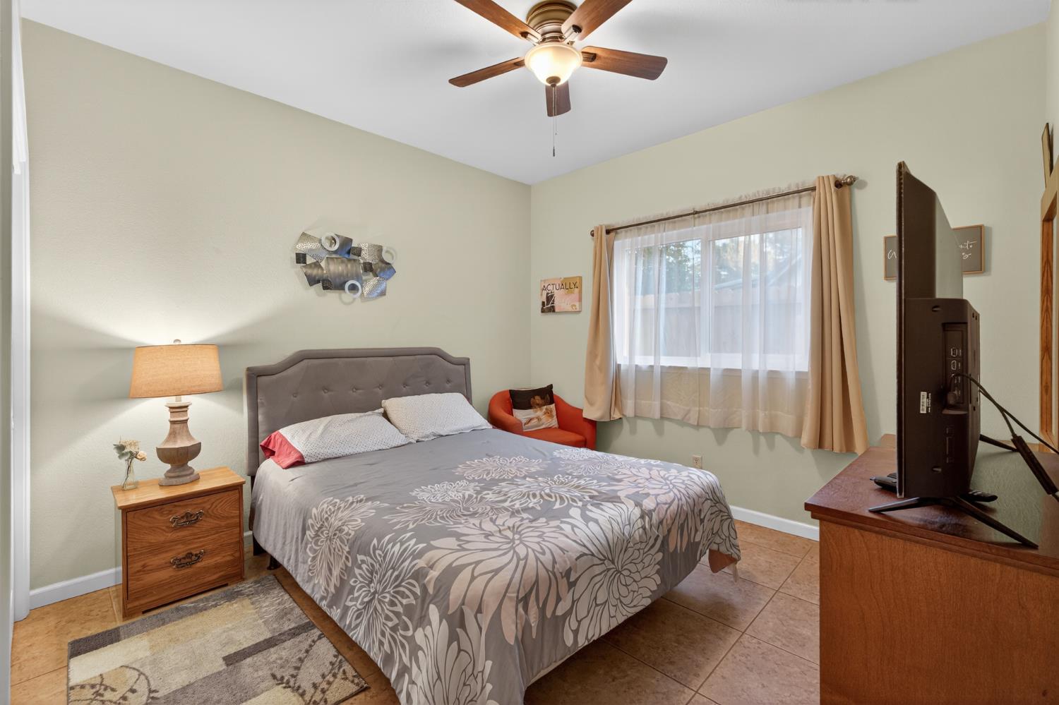 2995 E Pryor Dr, Fresno, CA 93720