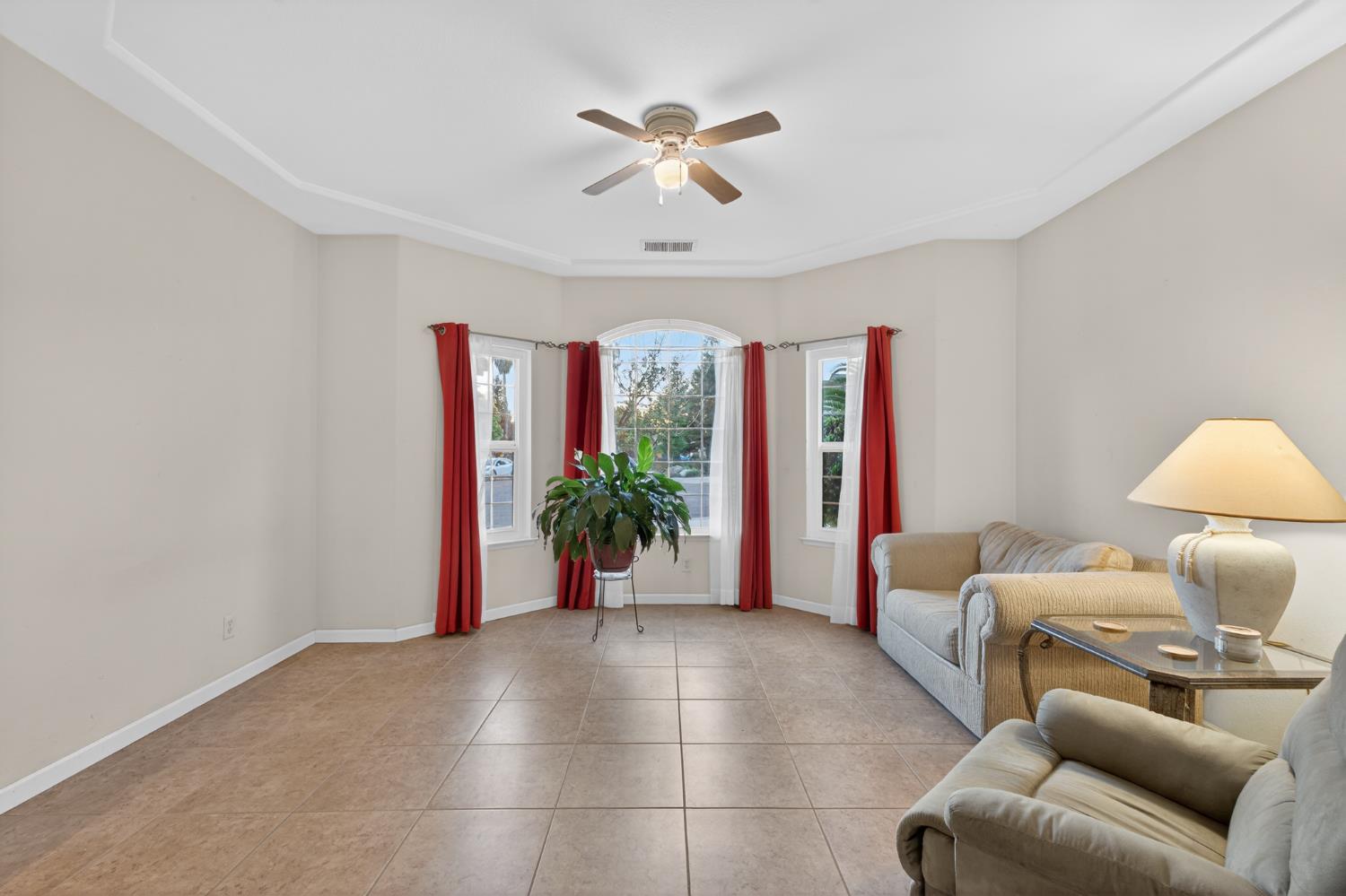 2995 E Pryor Dr, Fresno, CA 93720