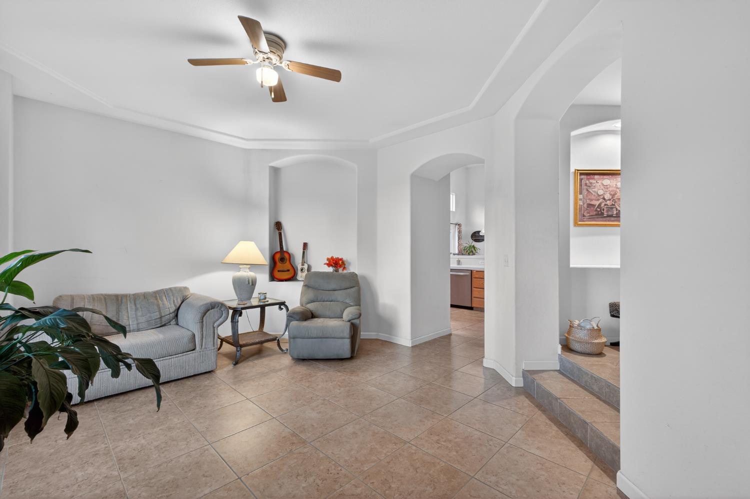 2995 E Pryor Dr, Fresno, CA 93720