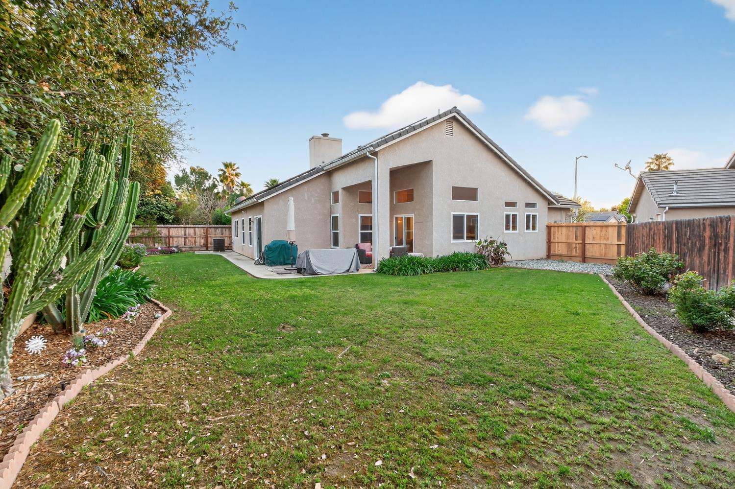 2995 E Pryor Dr, Fresno, CA 93720