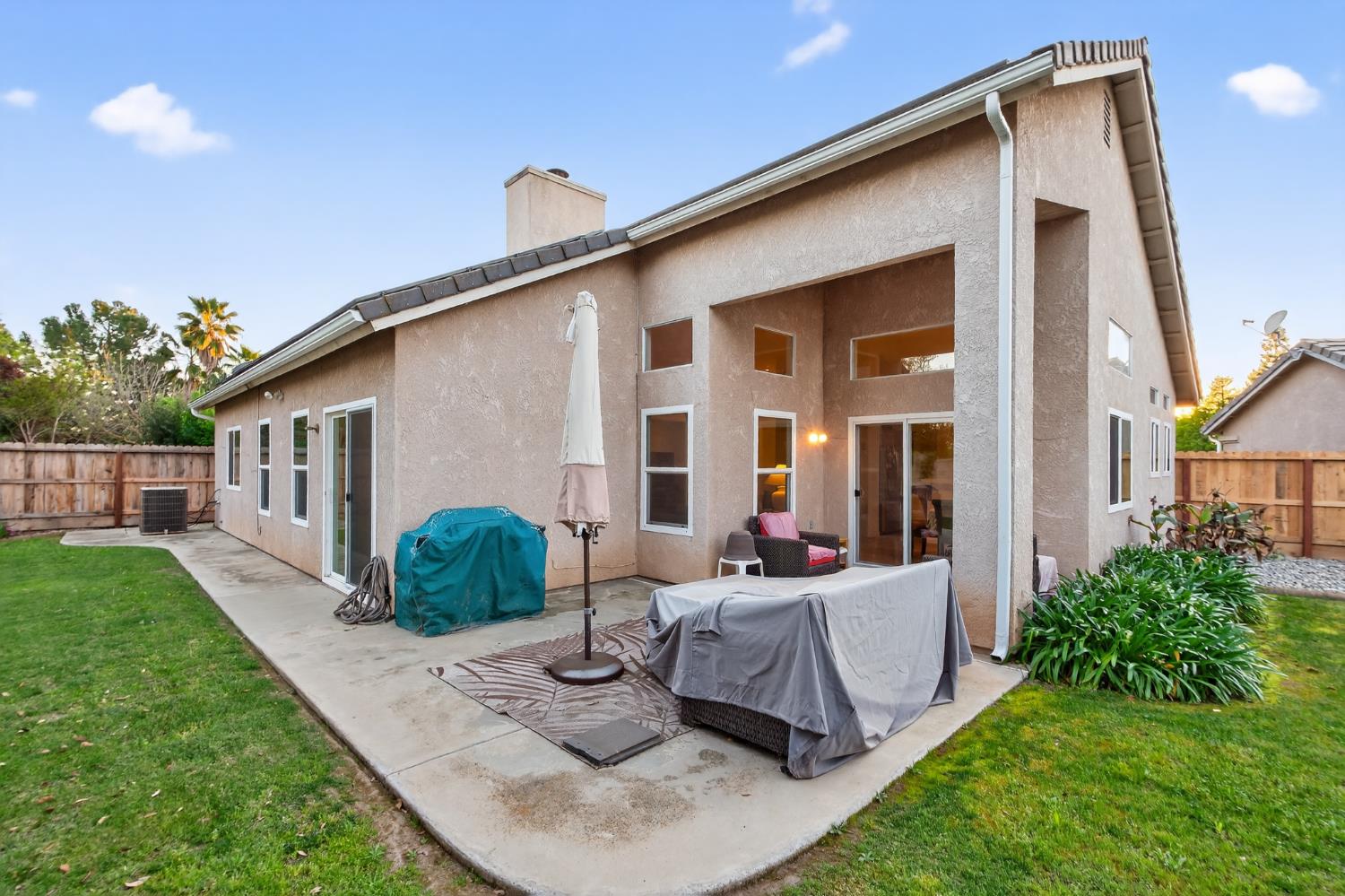 2995 E Pryor Dr, Fresno, CA 93720