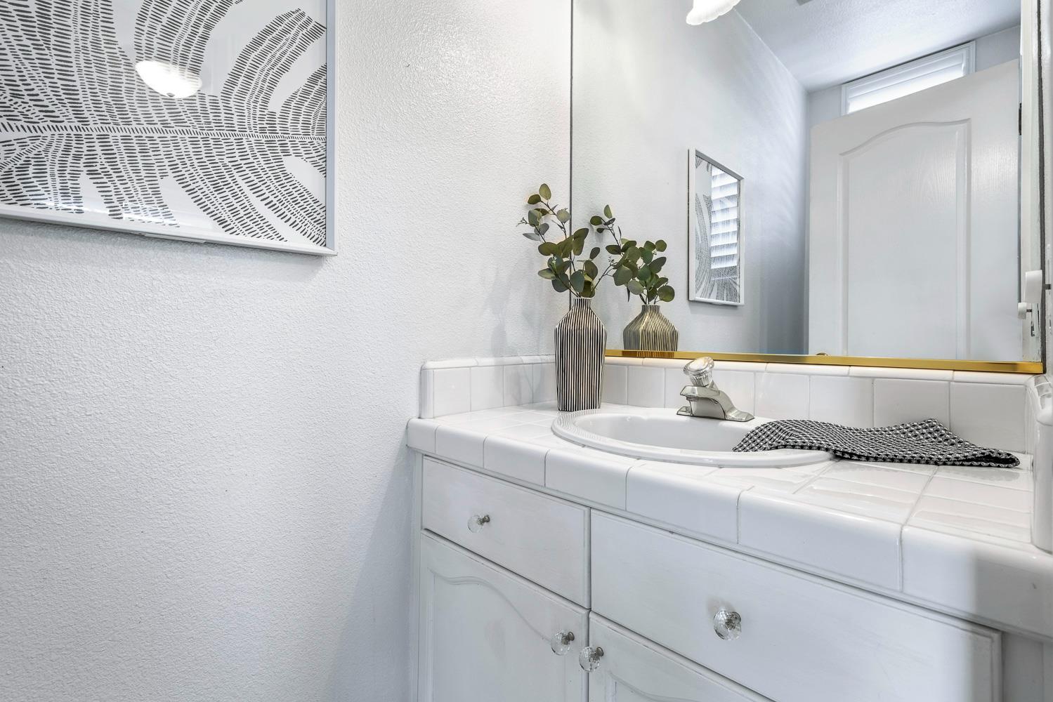 3075 W Silverhill Ln, Fresno, CA 93711