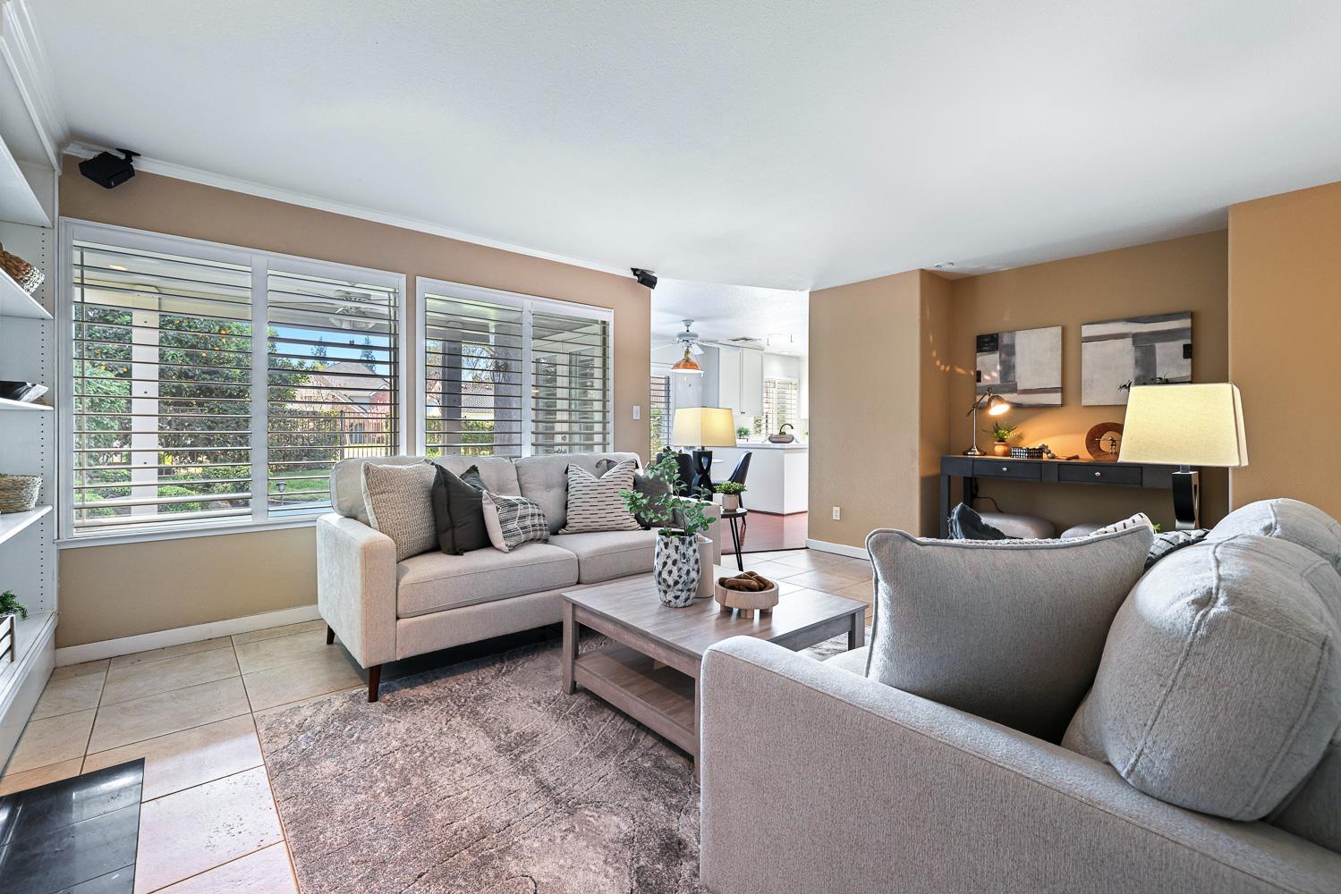 3075 W Silverhill Ln, Fresno, CA 93711