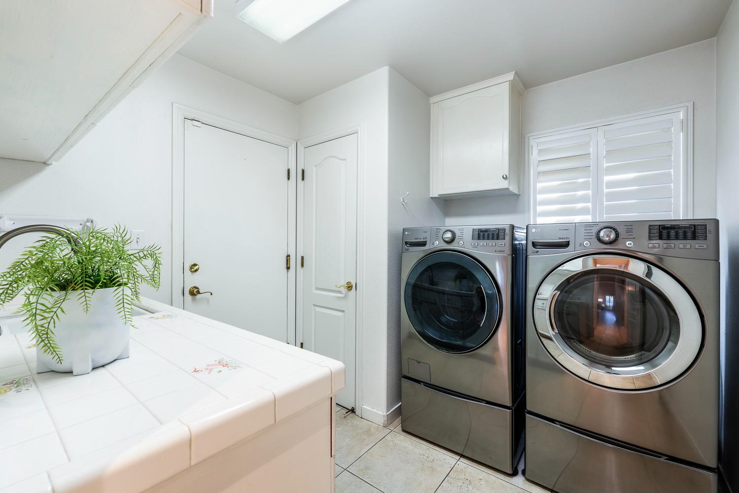 3075 W Silverhill Ln, Fresno, CA 93711