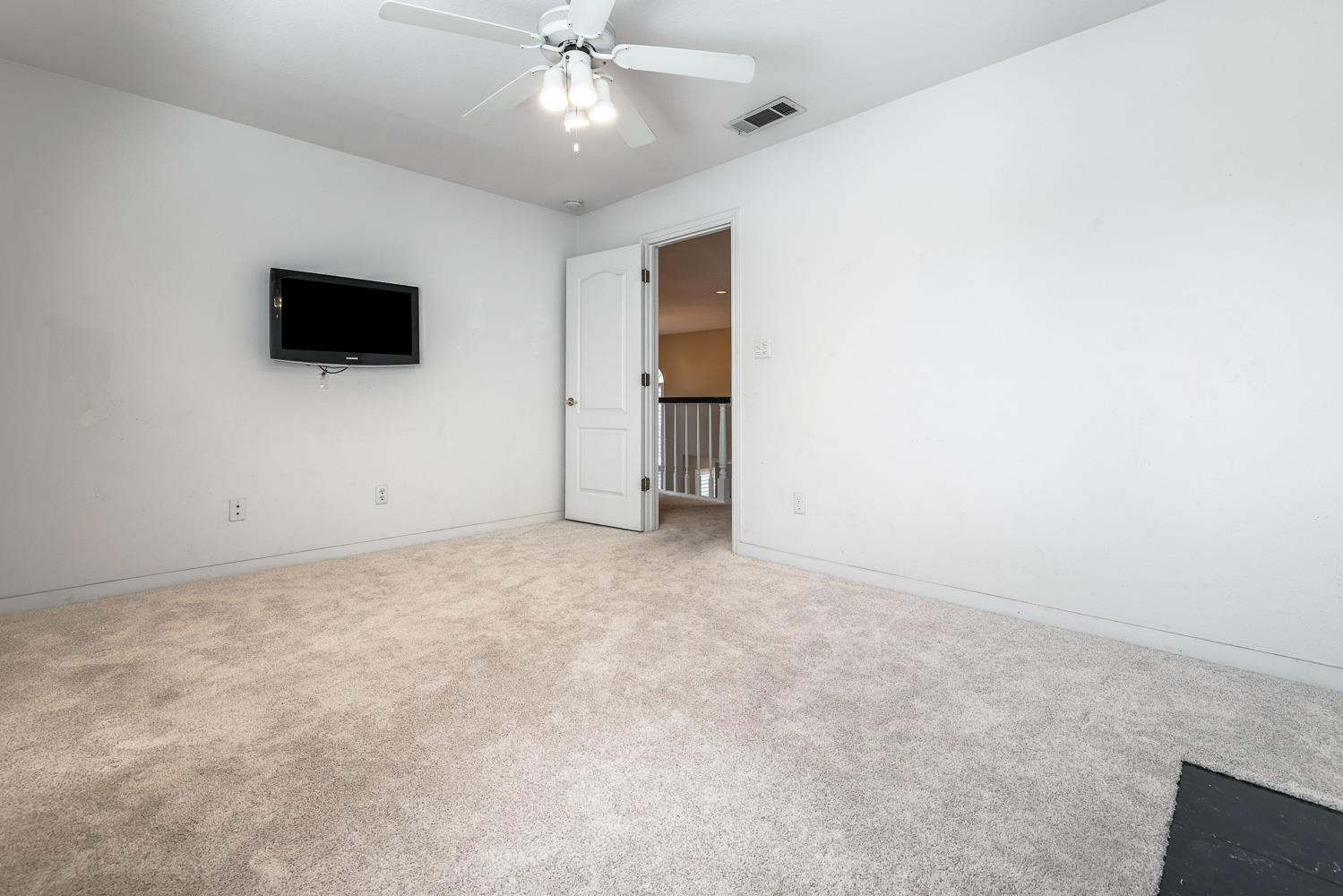 3075 W Silverhill Ln, Fresno, CA 93711