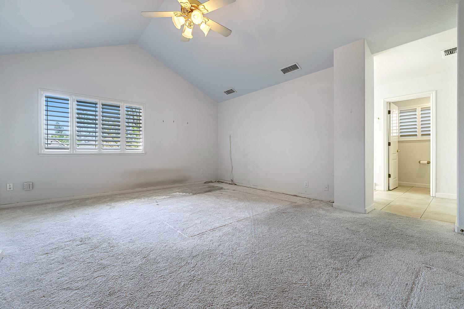 3075 W Silverhill Ln, Fresno, CA 93711