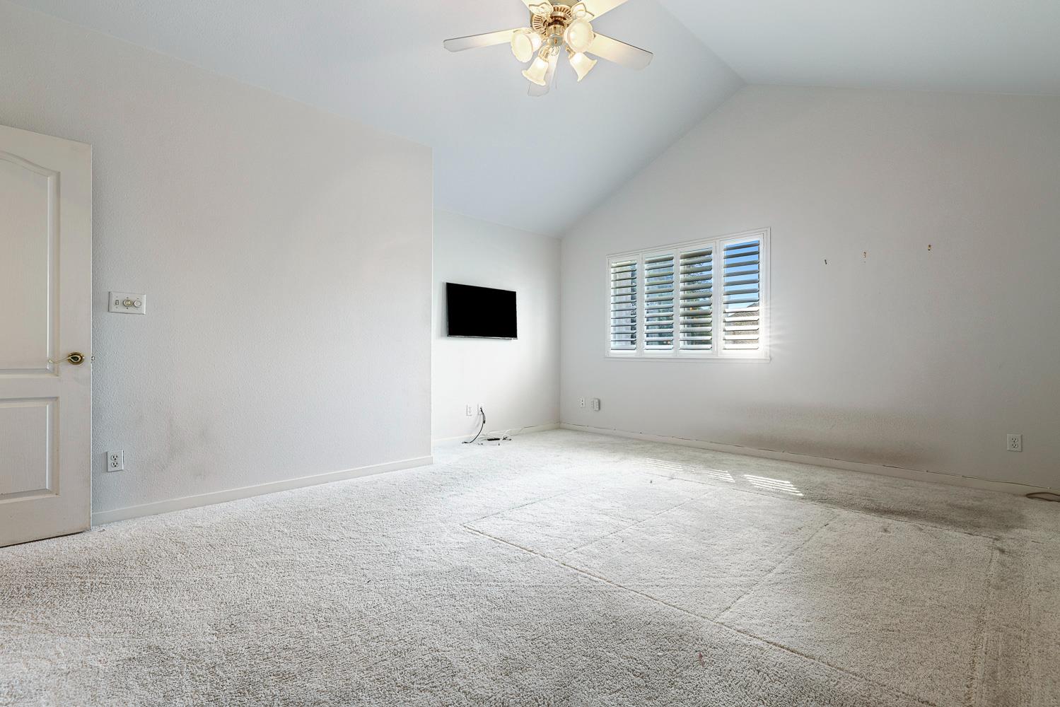 3075 W Silverhill Ln, Fresno, CA 93711