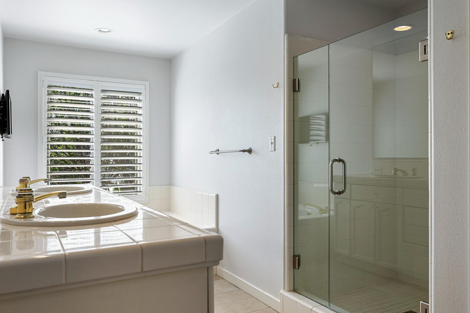 3075 W Silverhill Ln, Fresno, CA 93711