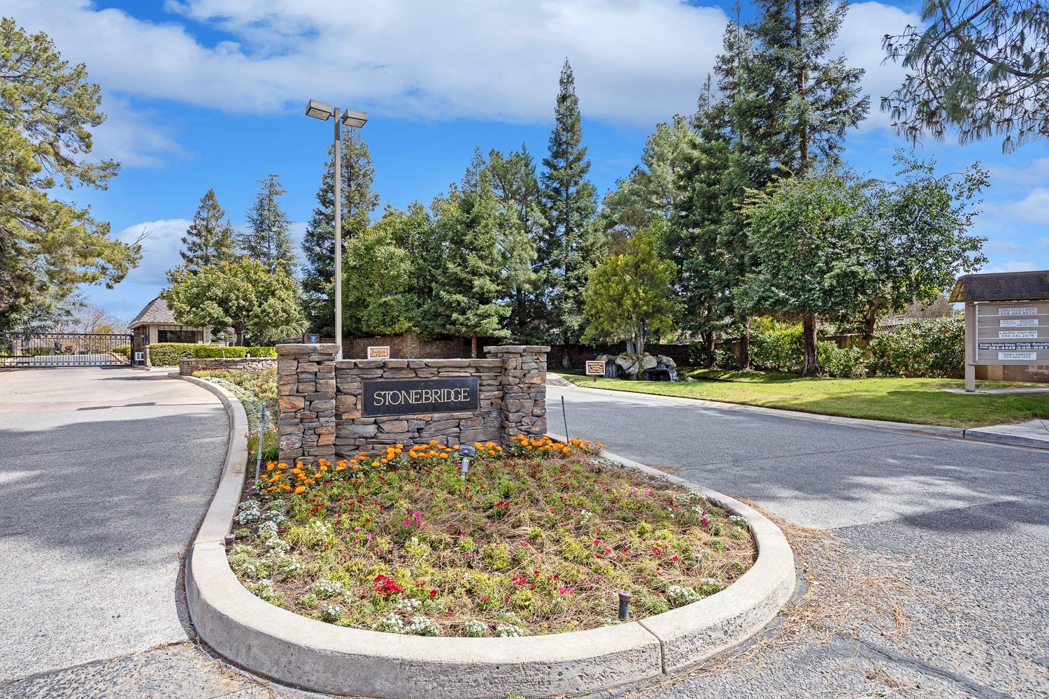 3075 W Silverhill Ln, Fresno, CA 93711