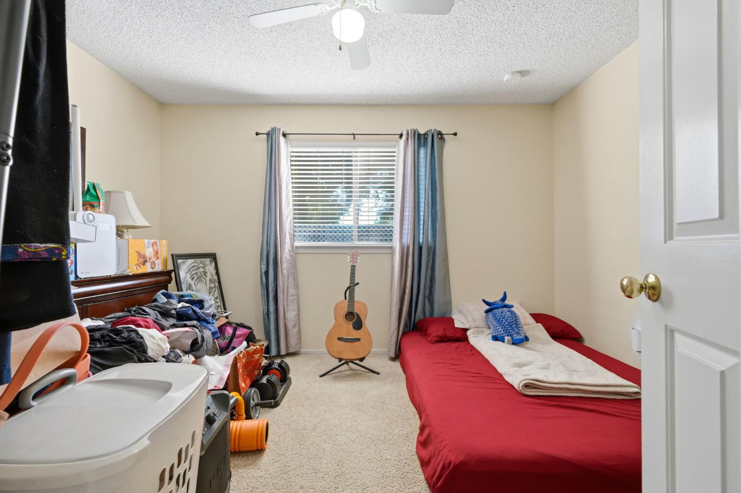 6316 N Barcus Ave, Fresno, CA 93722