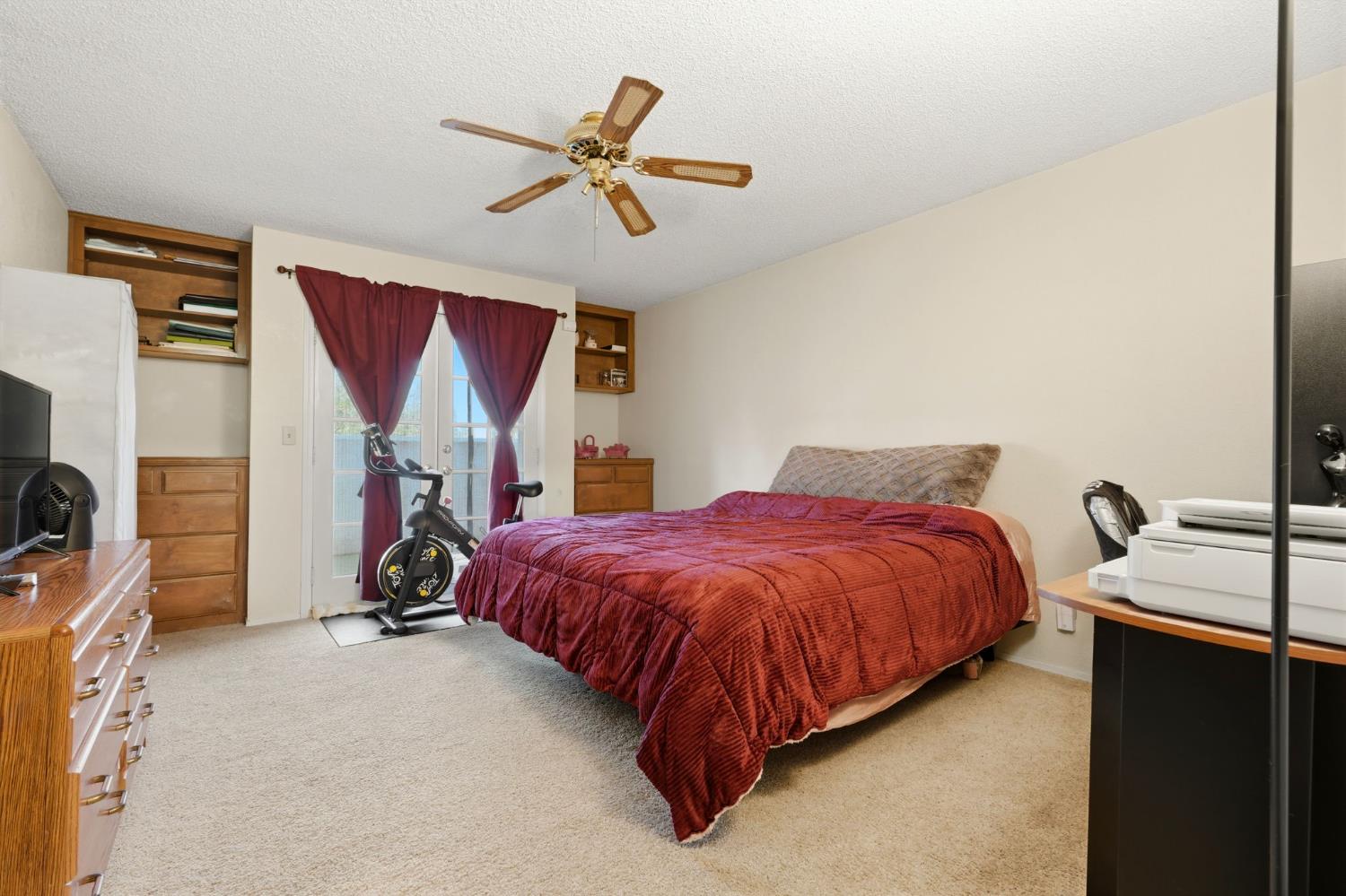 6316 N Barcus Ave, Fresno, CA 93722