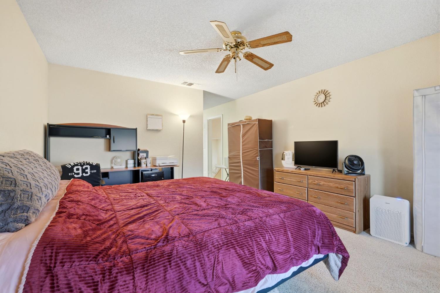 6316 N Barcus Ave, Fresno, CA 93722